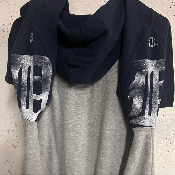 🐅⚾️🔥Detroit Tiger Hooded Sweatshirt EUC! - Picture 2 of 4